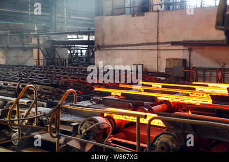 Hot billet bloom Stranggießen, auch als Strang Casting. Stockfoto