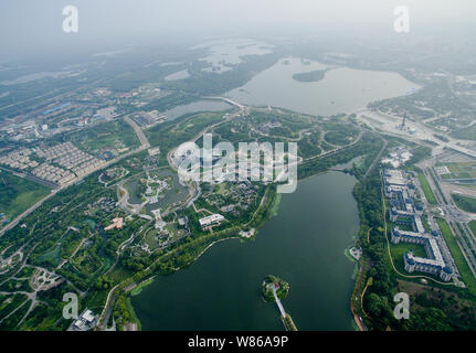 Luftaufnahme der Aufstellungsort der 2016 Tangshan International Horticultural Exposition in Tangshan City, North China Provinz Hebei, 23. Juli 2016. Th Stockfoto