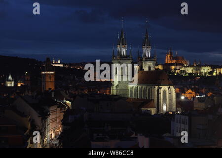 Blick auf die Prager Altstadt vom Pulver Turm Stockfoto