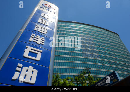 ---- Blick auf die Zentrale der CNOOC (China National Offshore Oil Corporation) in Peking, China, 3. Mai 2016. Chinas ambitionierten Einstieg in die Stockfoto