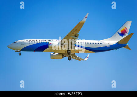 --FILE - eine Boeing 737-800 Passenger Jet von donghai Airlines bereitet am Internationalen Flughafen Shenzhen Baoan in Shenzhen City, South China Gu Stockfoto