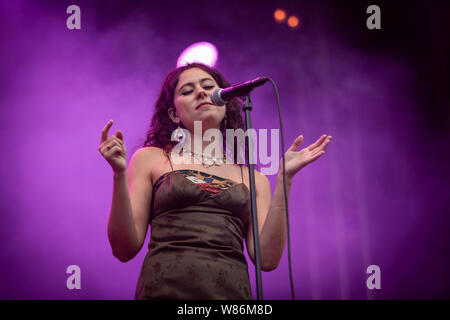 Oslo, Norwegen. 07 Aug, 2019. Der englische Sänger und Songwriter Eliza führt ein Live Konzert während der norwegischen Musik Festival Øyafestivalen 2019 in Oslo. (Foto: Gonzales Foto/Alamy leben Nachrichten Stockfoto