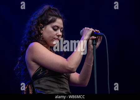 Oslo, Norwegen. 07 Aug, 2019. Der englische Sänger und Songwriter Eliza führt ein Live Konzert während der norwegischen Musik Festival Øyafestivalen 2019 in Oslo. (Foto: Gonzales Foto/Alamy leben Nachrichten Stockfoto