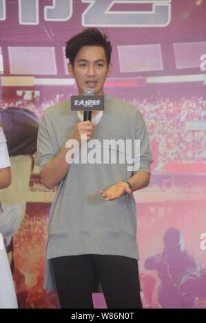 Hong Kong Schauspieler Wallace Chung stellt auf einer Pressekonferenz zu seinem neuen Film "Tik Tok" in Shanghai, China, 13. Juli 2016. Stockfoto