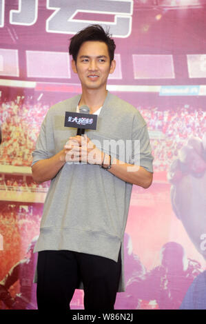 Hong Kong Schauspieler Wallace Chung stellt auf einer Pressekonferenz zu seinem neuen Film "Tik Tok" in Shanghai, China, 13. Juli 2016. Stockfoto