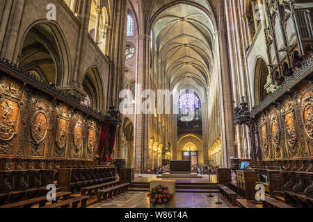 Paris (Frankreich): die Kathedrale Notre-Dame. Das kirchenschiff gesehen aus dem Chor (nicht für Postkarte Produktion verfügbar) Stockfoto