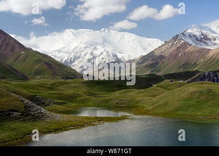Die schöne Pamir, trekking Ziel. Blick auf den Peak Lenin, Kirgisistan, Zentralasien. Stockfoto