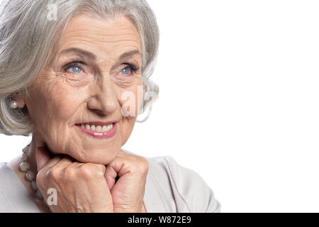 Gerne ältere Frau tragen leichtes Kleid posiert isoliert Stockfoto