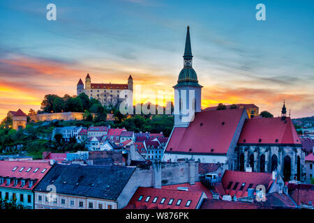 Die Burg von Bratislava und der Martinskirche, Bratislava, Slowakei Stockfoto