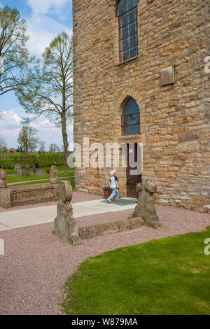 Jungen auf dem Weg in die Kirche Stockfoto