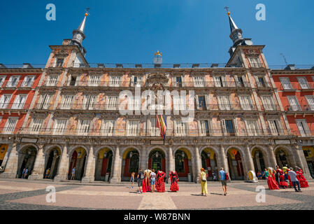 Horizontale Ansicht der Plaza Mayor in Madrid. Stockfoto