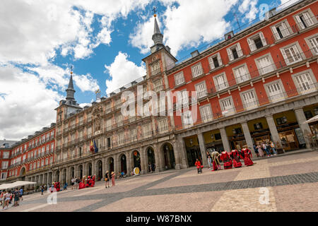 Horizontale Ansicht der Plaza Mayor in Madrid. Stockfoto