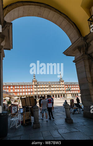 Vertikale Ansicht von der Plaza Mayor in Madrid. Stockfoto