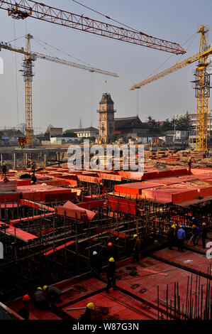 Eine große Baustelle im Zentrum von Nantong, China Stockfoto