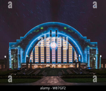 Dieses Bild wurde nach der Renovierung der Union Terminal in 2019 berücksichtigt. Die Stadt richten Sie eine Projektionsfläche in der Nacht. Stockfoto