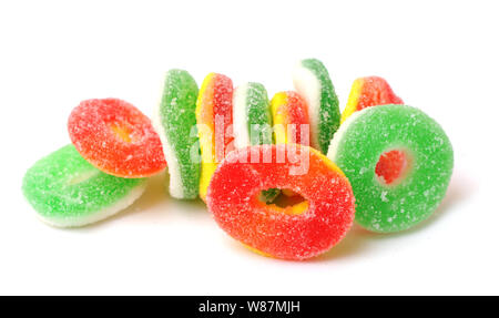 Bunte Gummibärchen Bonbons auf Weiß Stockfoto