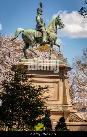 Komatsunomiya Akihito Shinno Statue in Ueno Park, Tokio, Japan. Stockfoto