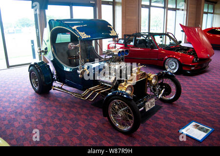 Replica Ford Modell T Racer drag angepasst, auf dem Festival der Räder bei Trinity Park, Ipswich, Suffolk, Großbritannien. Stockfoto