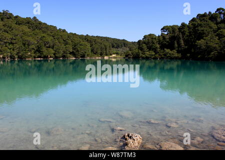 Kleiner See (Malo Jezero) im Nationalpark Mljet, Kroatien Stockfoto