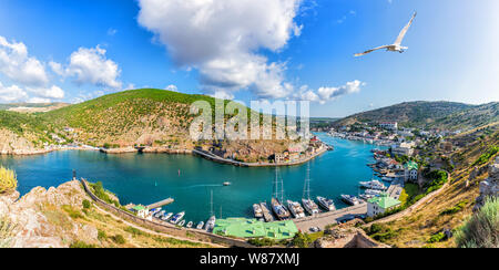 Wunderschöne Bucht von Balaklava auf der Krim, Panoramaaussicht Stockfoto