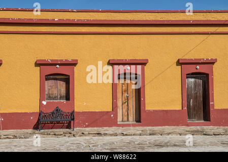 Zu Fuß auf den Straßen von EL TRIUNFO, Baja California Sur. Mexiko, eine Stadt in der Nähe von der Hauptstadt La Paz. Stockfoto