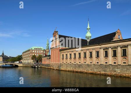 Borsgraven Canal in der Nähe von Holmens Kirke, Kirche, Kopenhagen, Dänemark Stockfoto