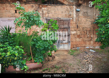 Die Straße in Batroun, Libanon Stockfoto