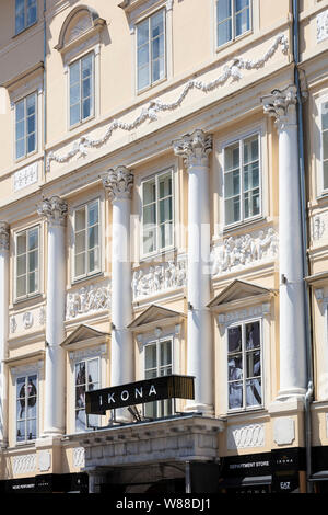 Ikona Ljubljana Ikona Kaufhaus Bekleidungsgeschäft am Marktplatz der Altstadt Altstadt Stritarjeva ulica Ljubljana Slowenien Eu Europa Stockfoto