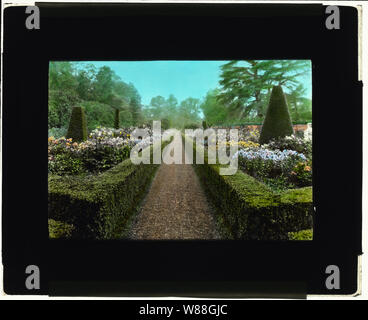 Cliveden, Viscount Waldorf Astor House, Taplow, Buckinghamshire, England. Lange Garten Stockfoto