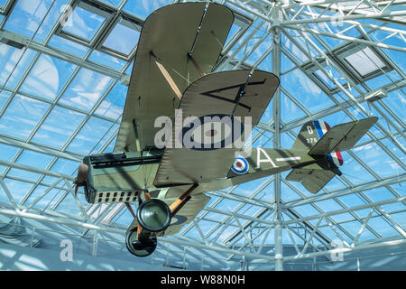 Replica SE5 ein Erster Weltkrieg fighter Biplane auf Anzeige an Fürsten Mead Einkaufszentrum, Farnborough, Hampshire Stockfoto