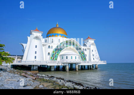 Straße von Malakka Moschee (Masjid Selat Melaka), Malakka, Malaysia Stockfoto