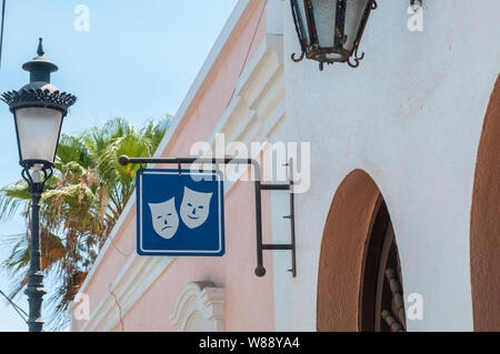 Zu Fuß auf den Straßen von Todos Santos, magische Stadt, in Baja California Sur. Mexiko Stockfoto