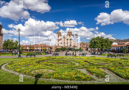 Cuzco, Peru - Mai 3, 2019. Der Hauptplatz von Cusco, Plaza de Armas mit seinen berühmten Sehenswürdigkeiten, Cusco Kathedrale, Cusco, Peru, Südamerika, Stockfoto