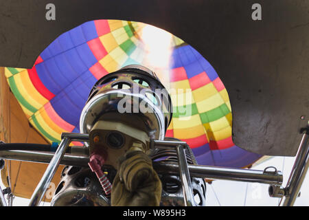 Ein gasballon Brenner in Aktion Brände. Stockfoto