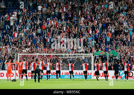 Rotterdam, Niederlande. 08 Aug, 2019. - Feyenoord Rotterdam - Dinamo Tiflis, Fußball, Saison 2018/2019, Europa League, Stadion Feijenoord De Kuip, 08-08-2019, Saison 2019/2020, Feyenoord Spieler feiern den Gewinn 4-0 Credit: Pro Schüsse/Alamy leben Nachrichten Stockfoto