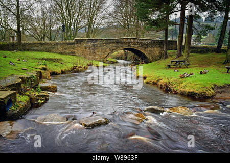 UK, South Yorkshire, Peak District, in der Nähe von Sheffield Bradfield, Schmiede-Brücke Kreuzung Fluß zwischen Agden & Damflask Stauseen Stockfoto
