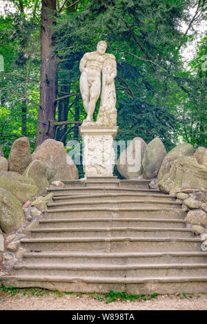 Hercules statue Azaleen und Rhododendron Park in Kromlau Stockfoto