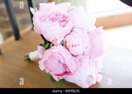 Hochzeit Blumen - Rosa Pfingstrose Brautstrauß Stockfoto