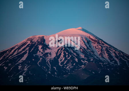 Rosa, Sonnenuntergang, Plateau, gras, himmel, blau, Scenic, Klettern, Grünland, Türkei, Peak, Mount, Ararat, Schnee, Landschaft, Natur, Vulkan, Agri, Reisen, Roc Stockfoto