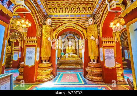 MONYWA, MYANMAR - Februar 22, 2018: das Innere der einzigartigen Buddhistischen Tempel der Thanboddhay Paya mit Halle in rot Gamma mit hellen goldenen Details, Buddha Stockfoto