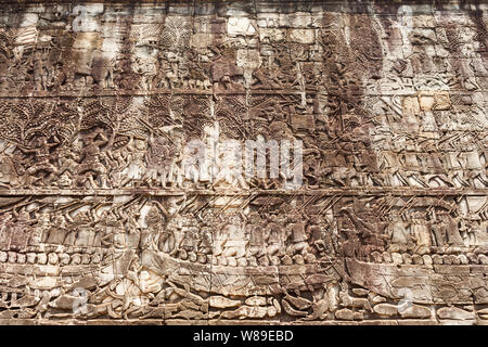 Relief Panel an Bayon Tempel. Bayon ist ein bekannter Khmer Tempel in Angkor in Kambodscha. Stockfoto