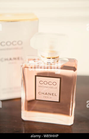 Coco Mademoiselle Parfum Flasche Stockfoto