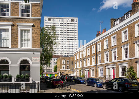 Hochhaus mit Blick auf den georgischen Reihenhäuser auf St. James's Park, die Royal Borough von Kensington und Chelsea, Notting Hill, London, UK Stockfoto