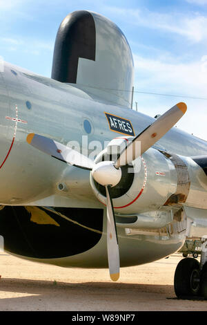 Wright R-3550 Sternmotor am Flügel einer EG-121 T USAF AEW-Version der Lockheed L-1049 Super Constellation Stockfoto