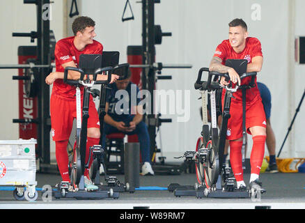 Tegernsee, Deutschland. 8. August, 2019. Rottach Egern, Deutschland. 08 Aug, 2019. Benjamin PAVARD, FCB 5 Lucas HERNANDEZ (FCB 21) im Freundschaftsspiel FC BAYERN MÜNCHEN - FC ROTTACH-EGERN in den Trainings Camp 1. Deutschen Fußball-Bundesliga, Rottach-Egern, Tegernsee, August 08, 2019 Saison 2018/2019, FCB, Kredit: Peter Schatz/Alamy leben Nachrichten Stockfoto