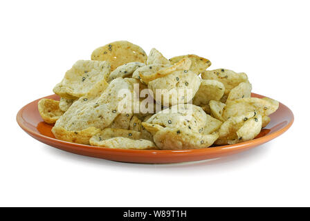 Crisp Reis Kuchen, Garnelen Reiskräcker auf weißem Hintergrund Stockfoto