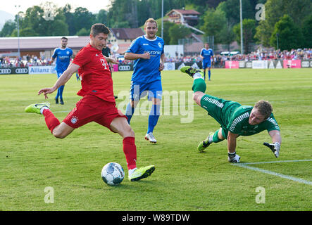 Tegernsee, Deutschland. 8. August, 2019. Rottach Egern, Deutschland. 08 Aug, 2019. Robert Lewandowski, FCB 9 Kerben, schießt Ziel für 1-0 im Freundschaftsspiel FC BAYERN MÜNCHEN - FC ROTTACH-EGERN in den Trainings Camp 1. Deutschen Fußball-Bundesliga, Rottach-Egern, Tegernsee, August 08, 2019 Saison 2018/2019, FCB, Kredit: Peter Schatz/Alamy leben Nachrichten Stockfoto