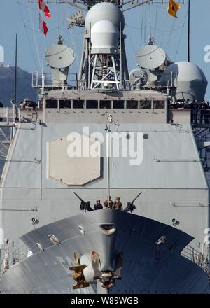 Die ticonderoga-Klasse geführte-missile Cruiser USS San Jacinto (CG56) kommt in der Bucht von Souda Hafen auf Kreta Für eine Routine port besuchen Sie am 14. März 2008. Die San Jacinto ist für die Bereitstellung des Betriebssystems in den USA 6 Flotte Verantwortungsbereich. Stockfoto