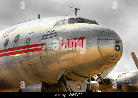 Nase von einem 1950er Jahre TWA Lockheed L-1049 Constellation Verkehrsflugzeug Stockfoto