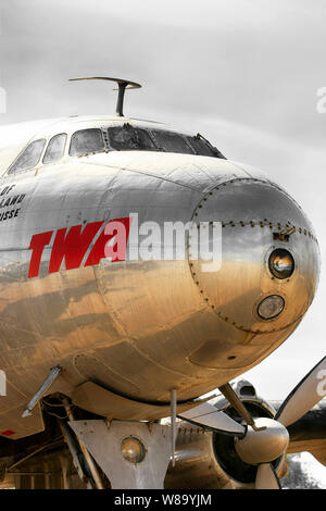 Nase von einem 1950er Jahre TWA Lockheed L-1049 Constellation Verkehrsflugzeug Stockfoto